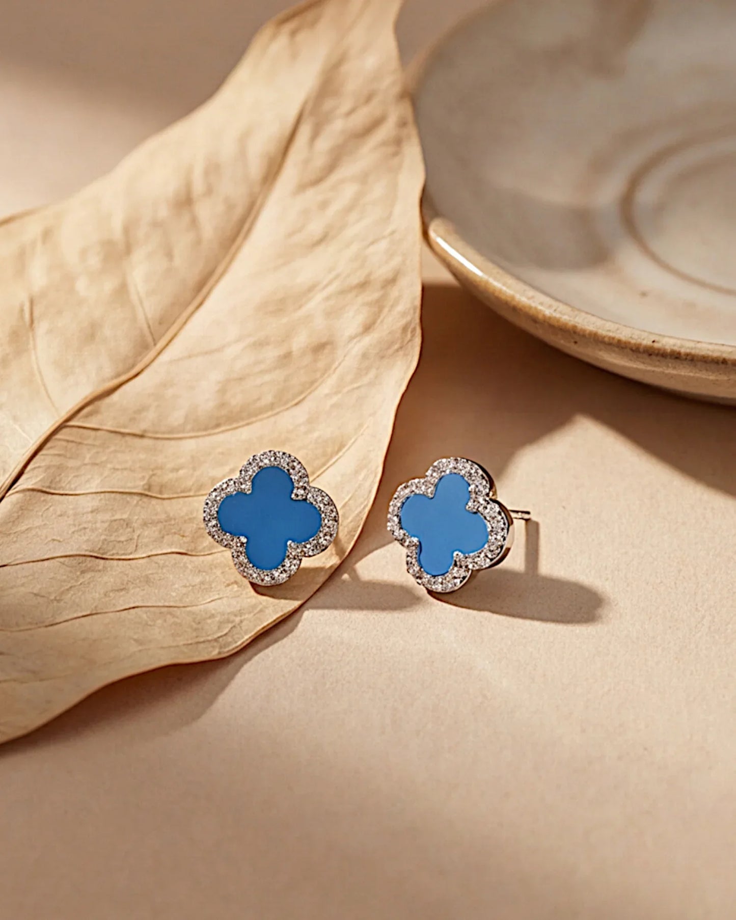 Schmuck Ohrringe "Clover" aus 925er in silbrigblau Farbe - TOLLzWOOD