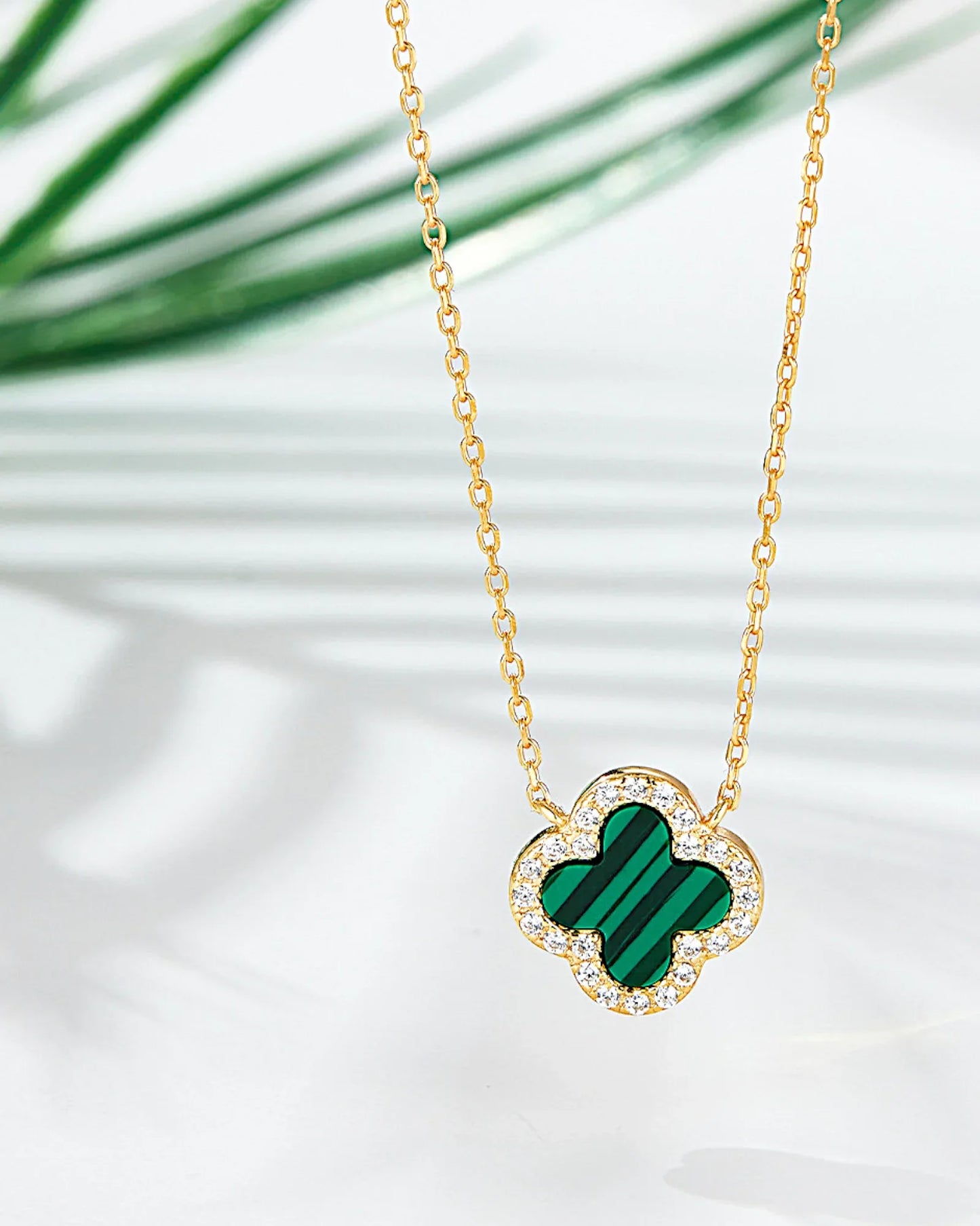 Halskette „Clover“ in goldgrüne Farbe - TOLLzWOOD