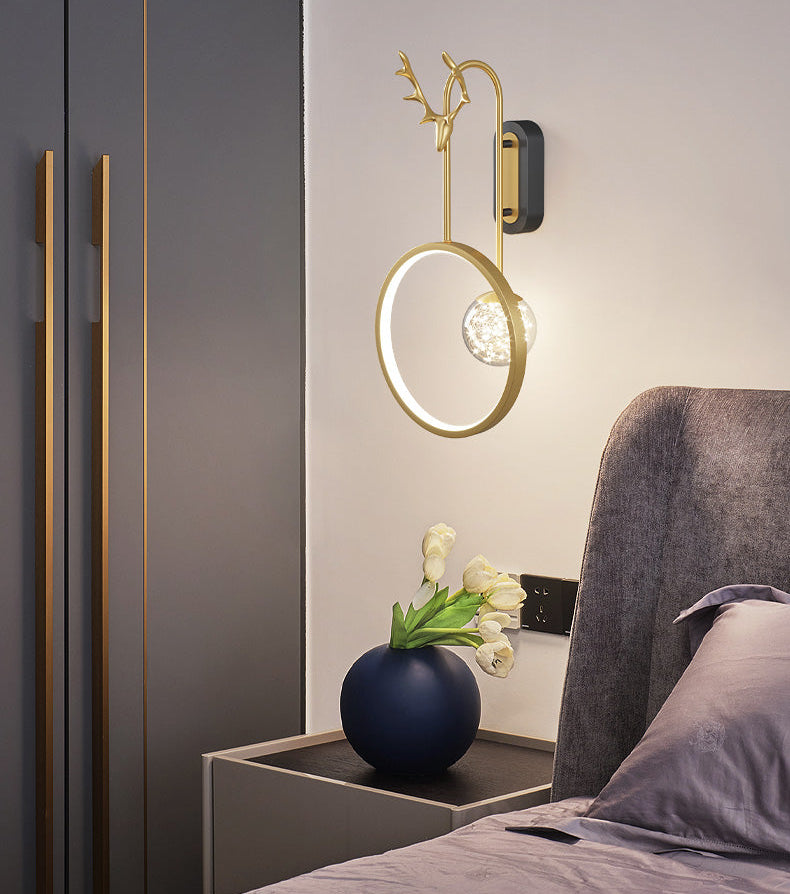 Runde Wandleuchte mit Ring, goldfarben