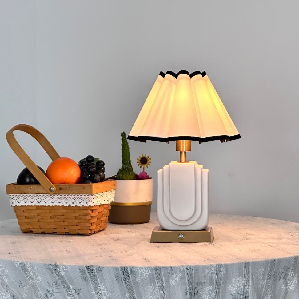 Tischlampe mit Stoffschirm und Akku, Gold