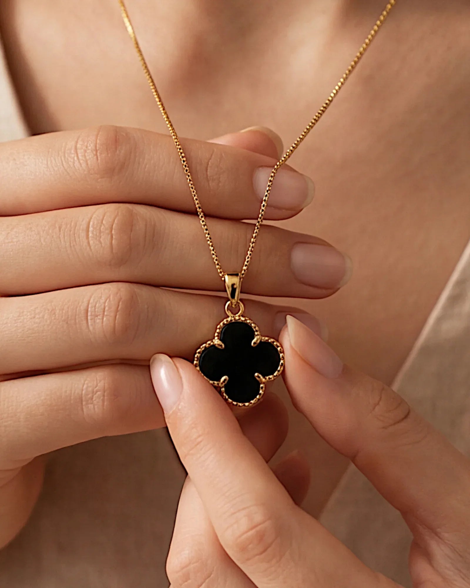 Halskette „Clover2“ in goldschwarz Farbe - TOLLzWOOD