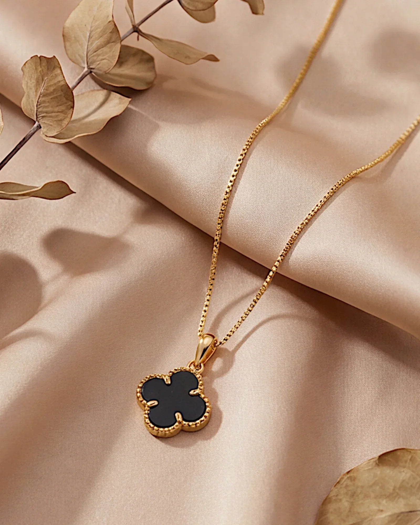 Halskette „Clover2“ in goldschwarz Farbe - TOLLzWOOD