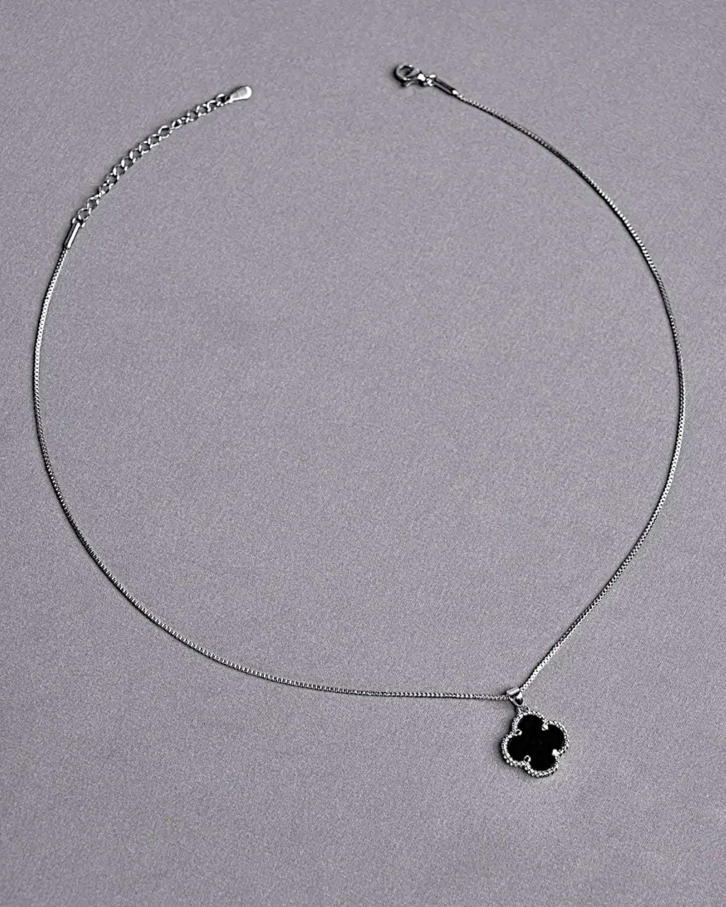 Halskette „Clover2“ in Silberschwarze Farbe - TOLLzWOOD