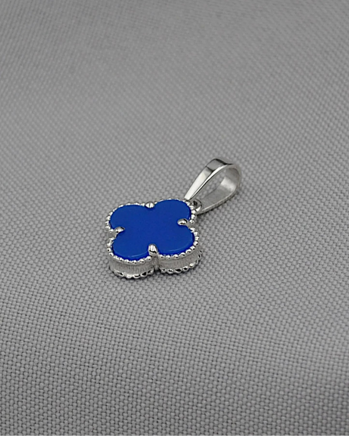 Halskette „Clover2“ in silbrigblau Farbe - TOLLzWOOD