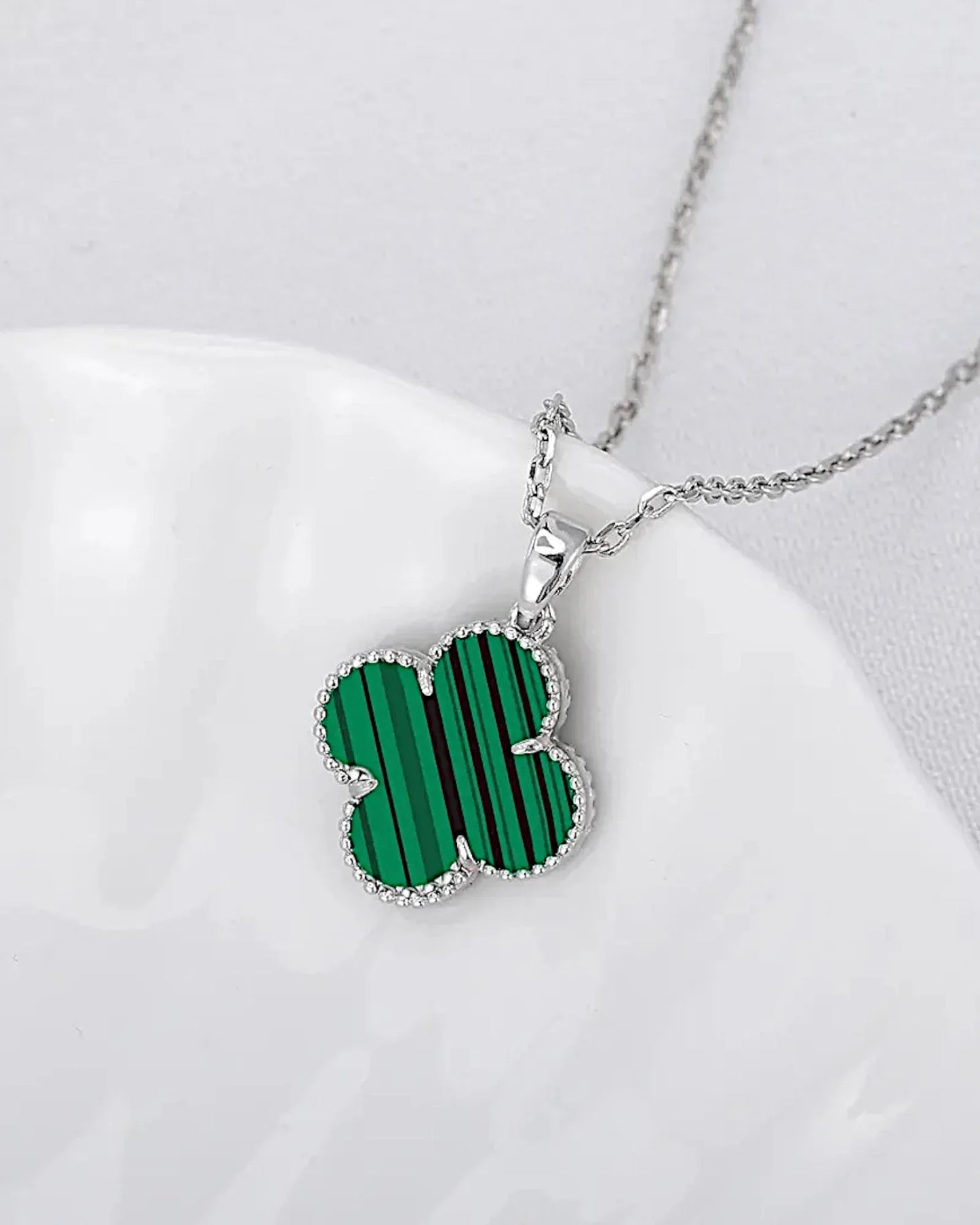 Halskette „Clover2“ in silbrig-grüne Farbe - TOLLzWOOD