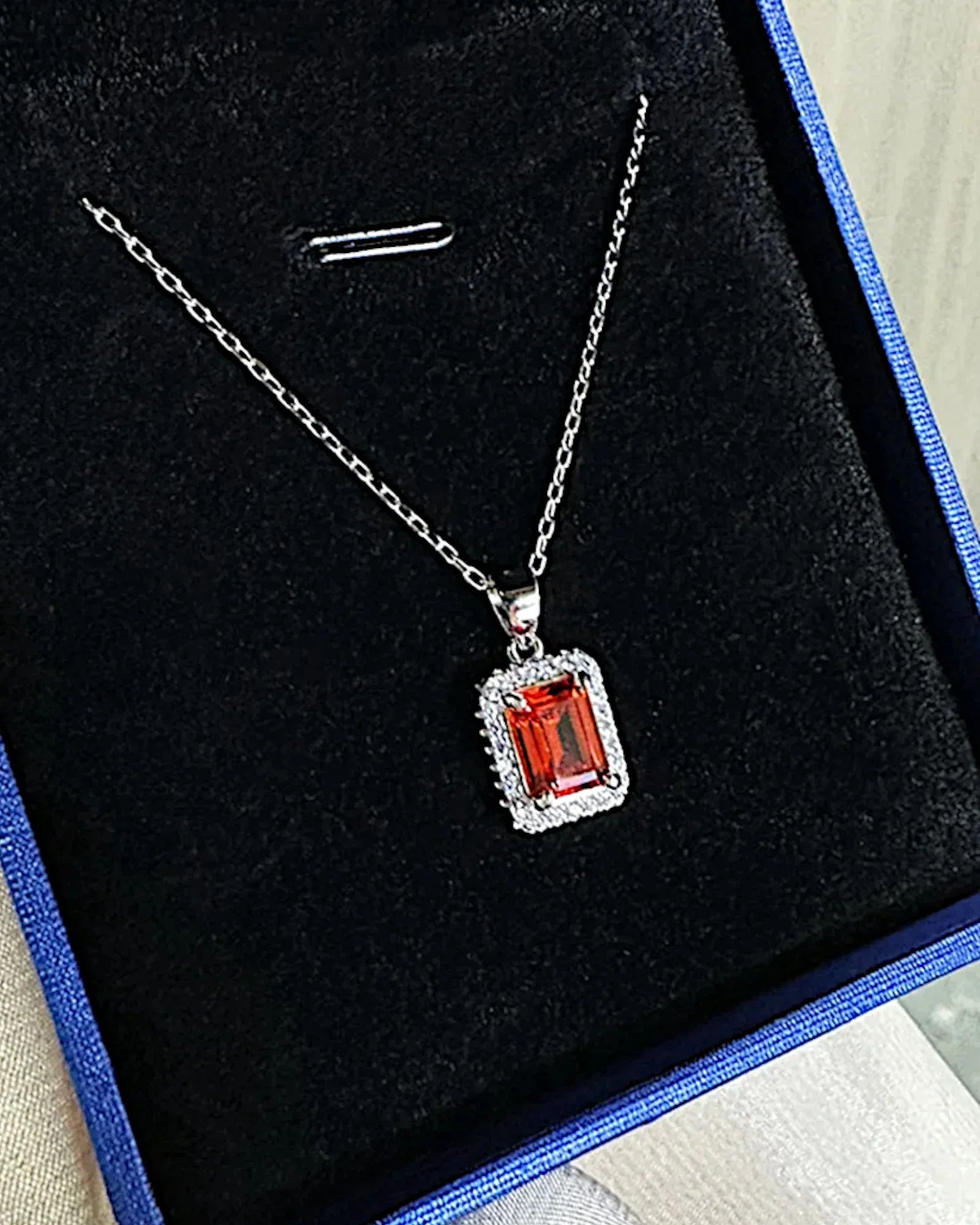 Halskette aus 925er Silber mit rotem Zirkonia - TOLLzWOOD