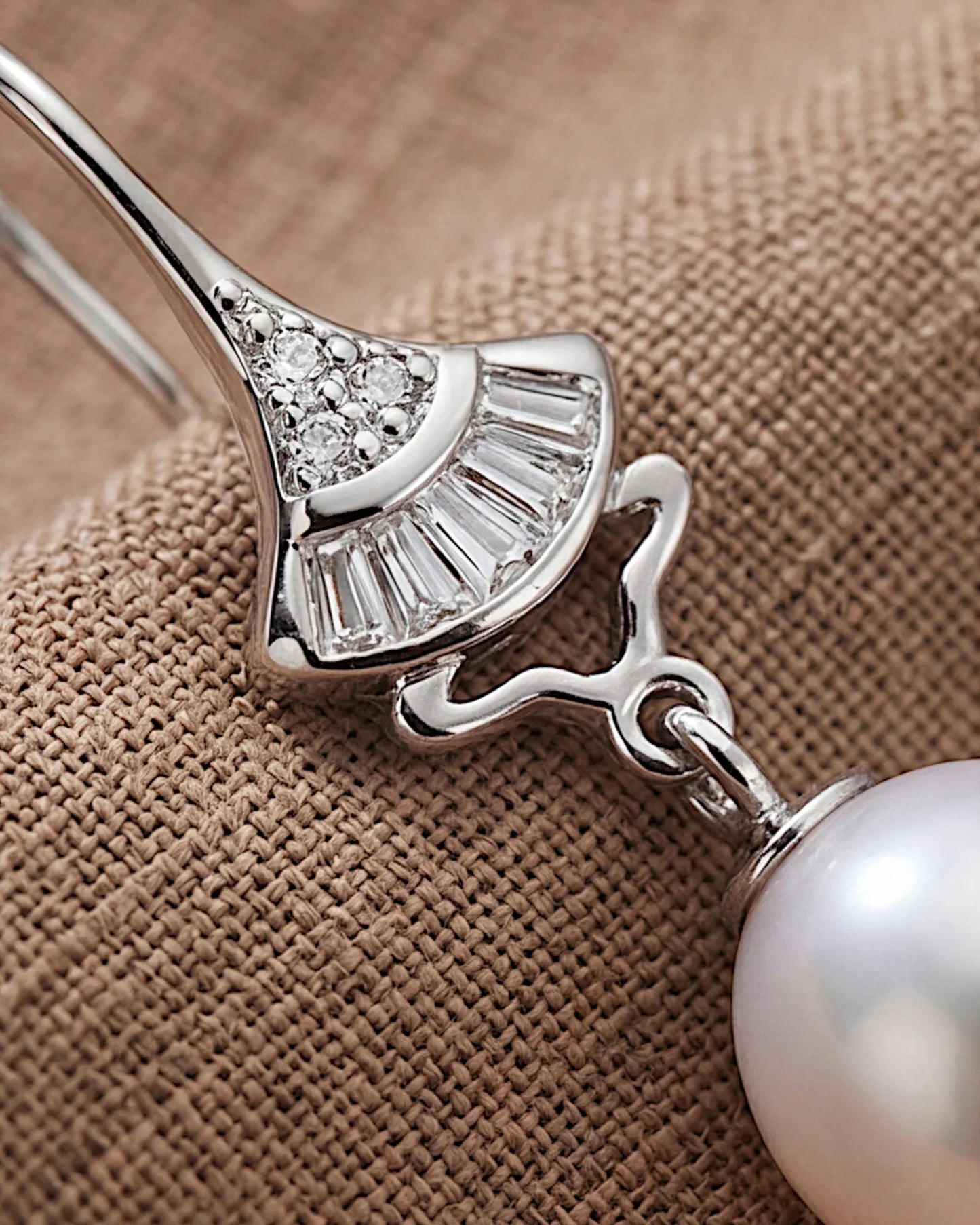 Schmuckset. Halskette und Ohrringe aus 925er Sterlingsilber mit tropfenförmigen Süßwasserperlen - TOLLzWOOD