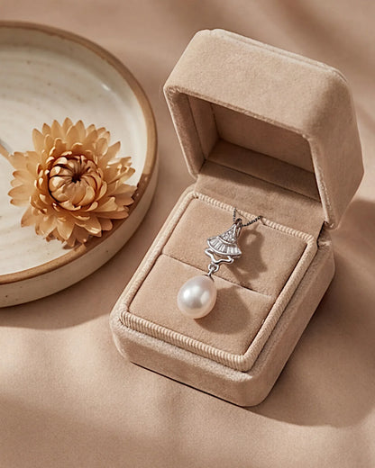 Schmuckset. Halskette und Ohrringe aus 925er Sterlingsilber mit tropfenförmigen Süßwasserperlen - TOLLzWOOD