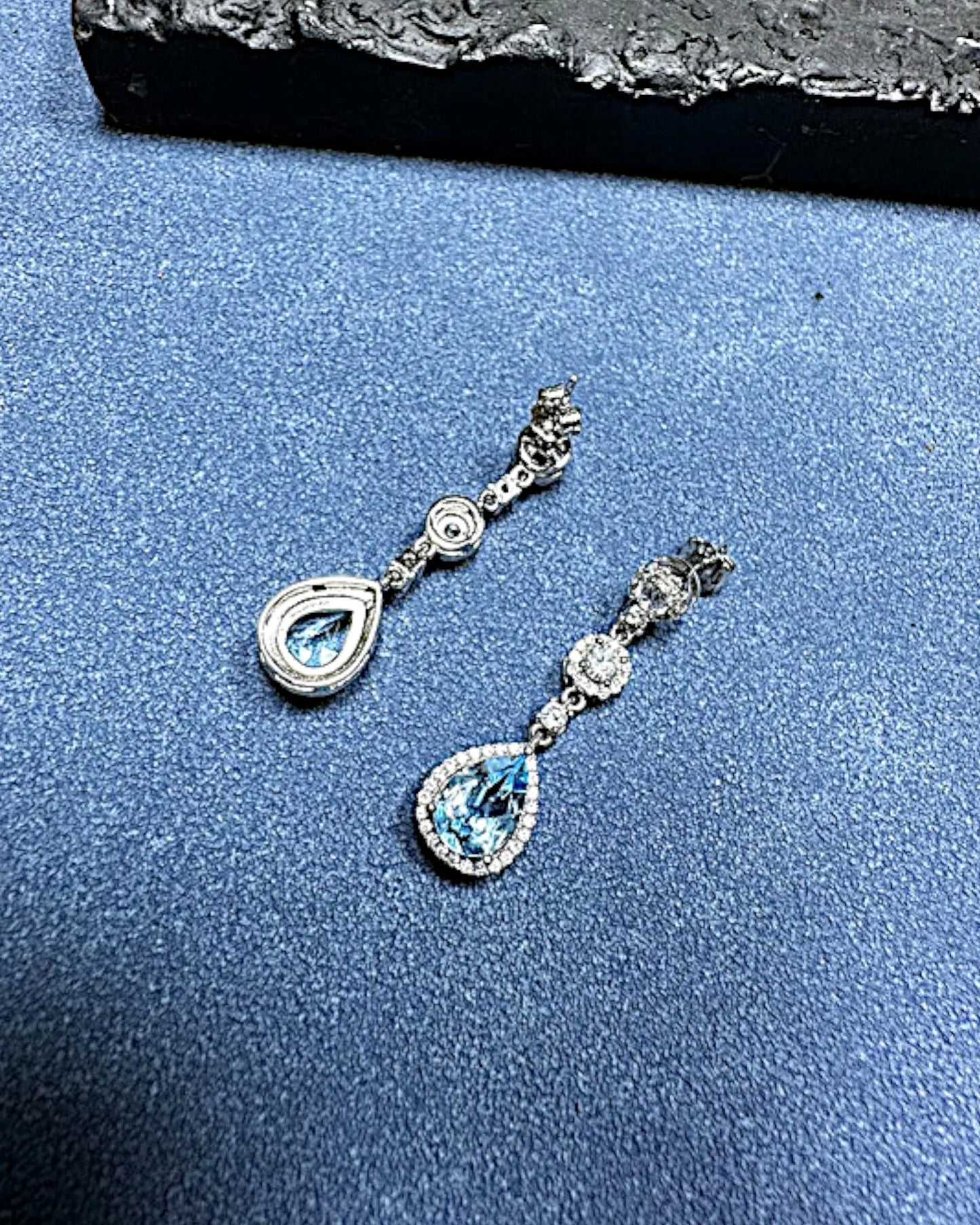Ohrringe aus 925er Silber mit blauem Zirkonia, Tropfenform - TOLLzWOOD