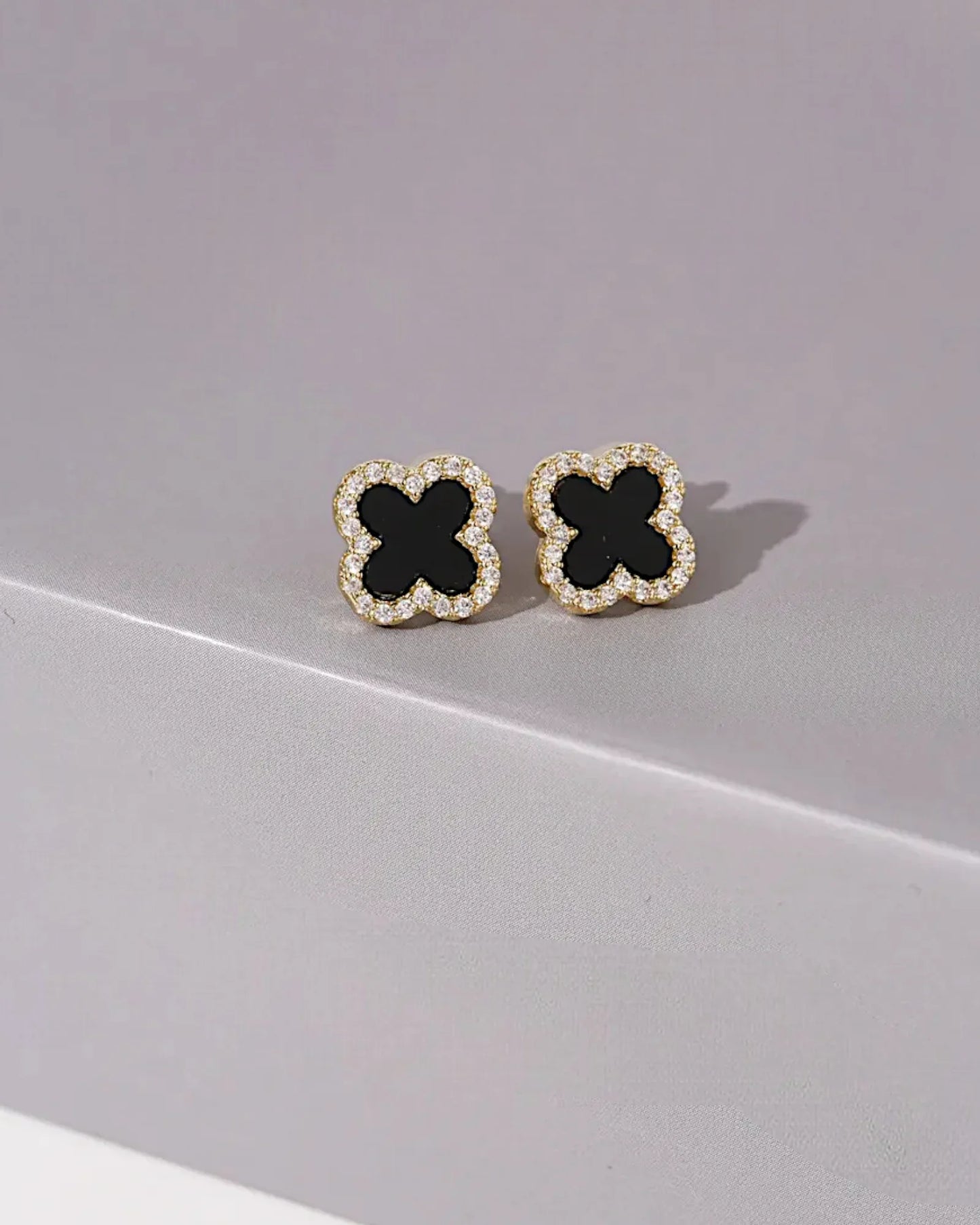 Schmuck Ohrringe "Clover" aus 925er in goldschwarz Farbe - TOLLzWOOD