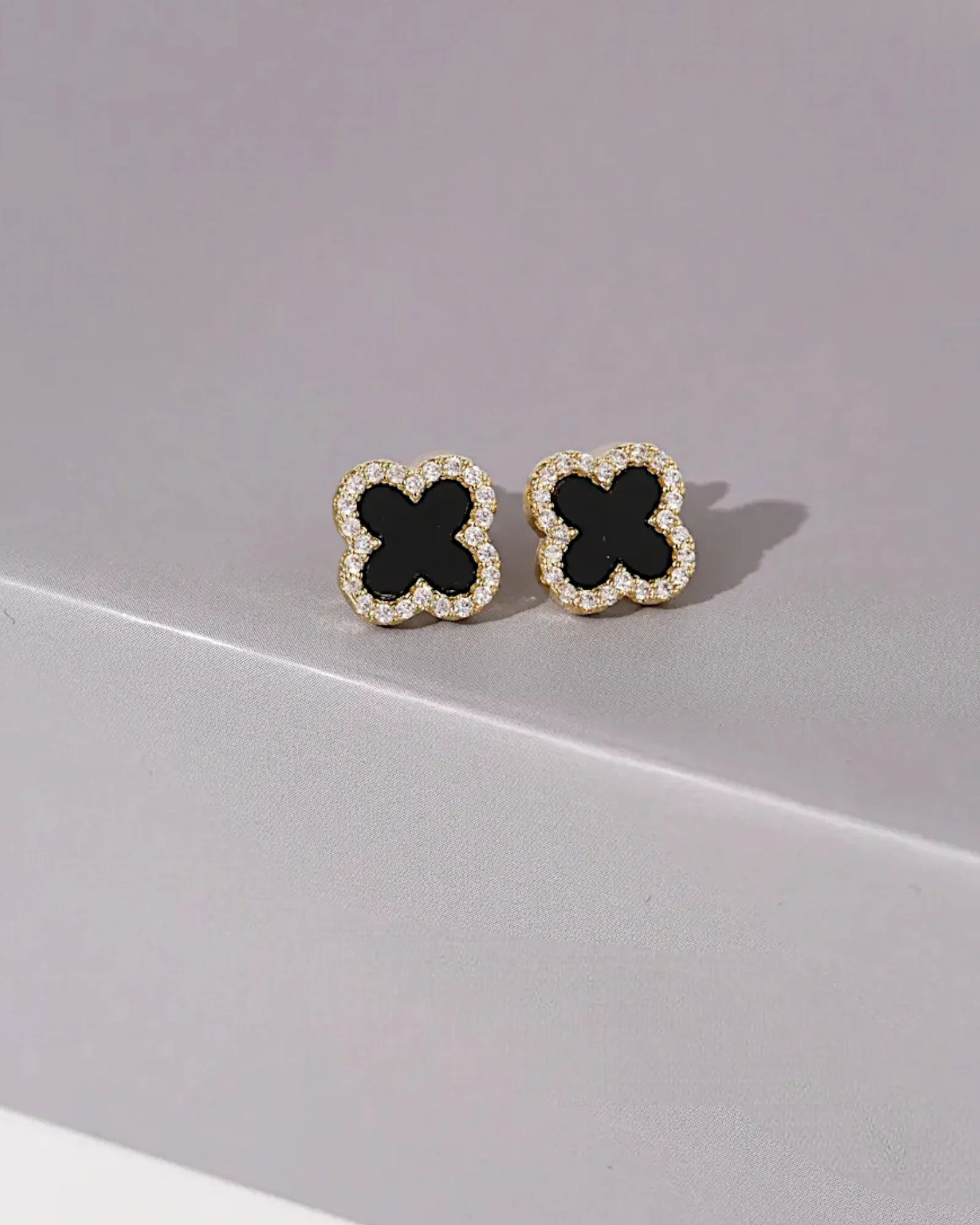 Schmuck Ohrringe "Clover" aus 925er in goldschwarz Farbe - TOLLzWOOD