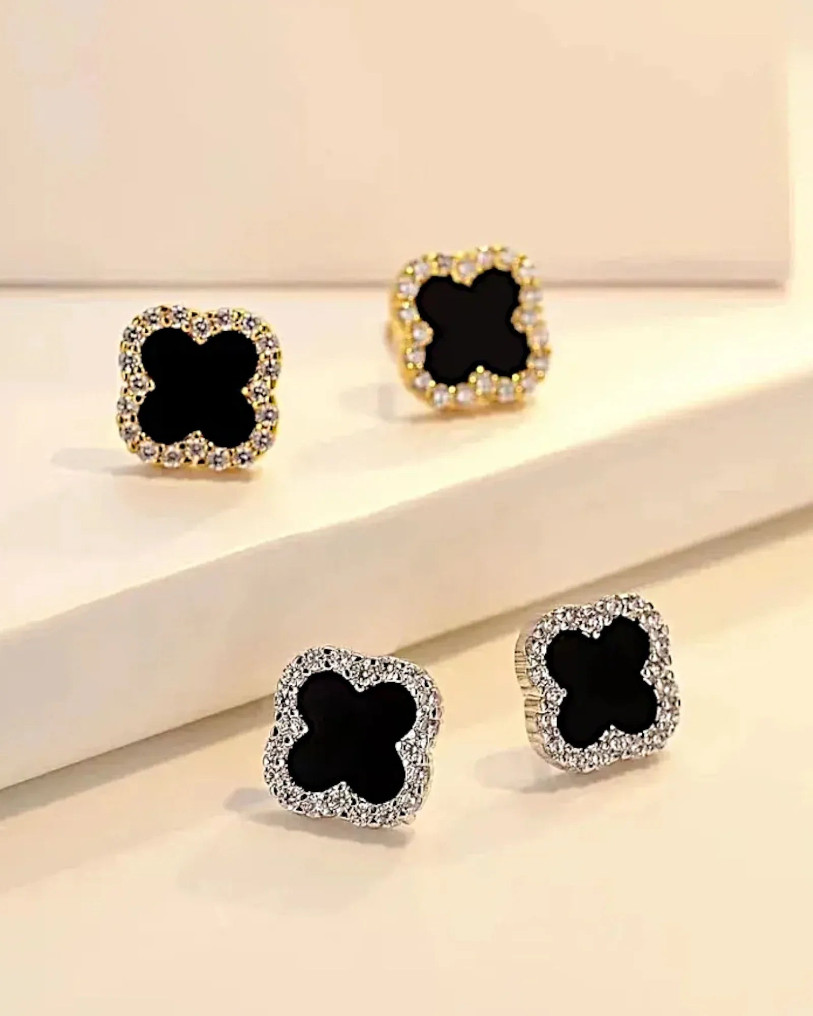 Schmuck Ohrringe "Clover" aus 925er in goldschwarz Farbe - TOLLzWOOD