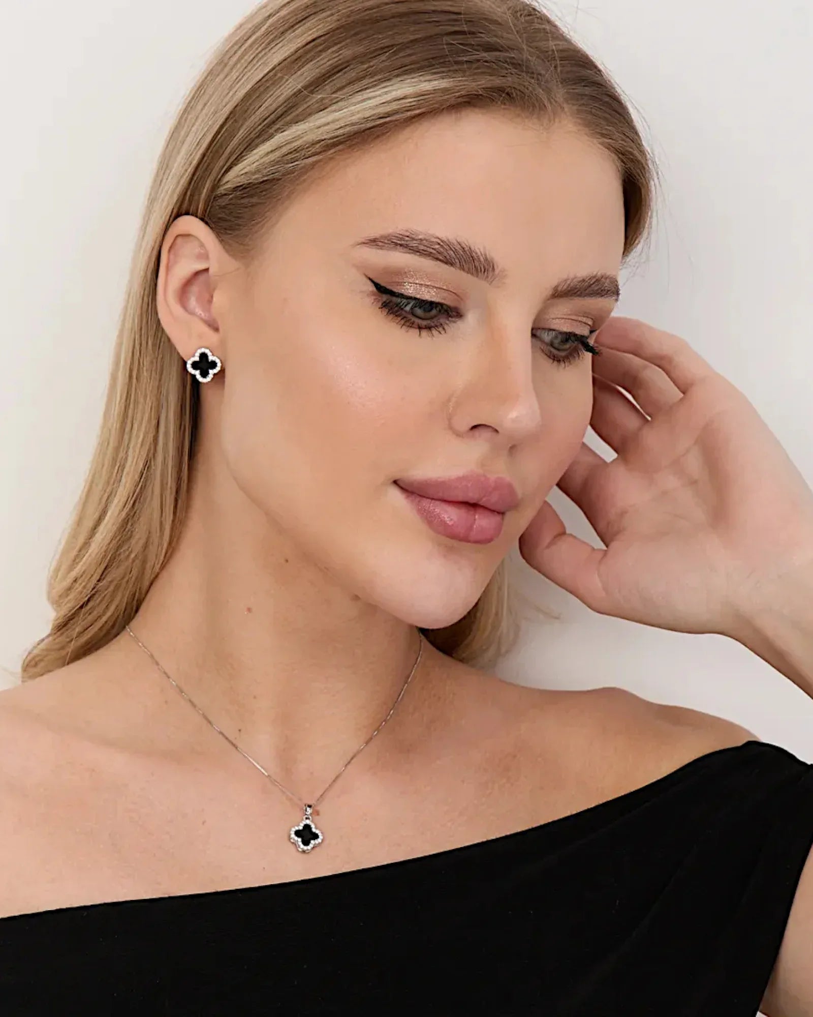 Schmuck Ohrringe "Clover" aus 925er in silber-schwarz Farbe - TOLLzWOOD