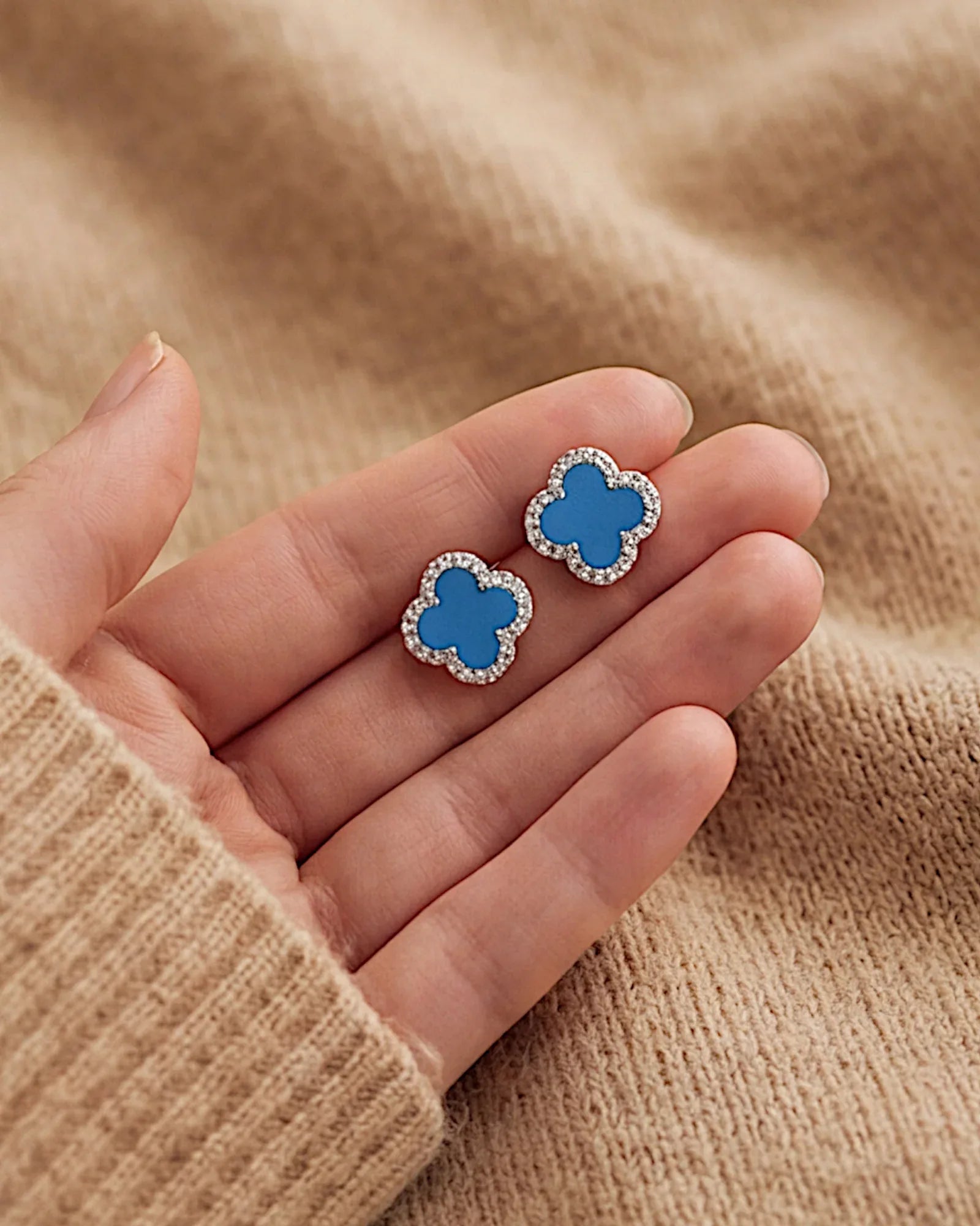 Schmuck Ohrringe "Clover" aus 925er in silbrigblau Farbe - TOLLzWOOD