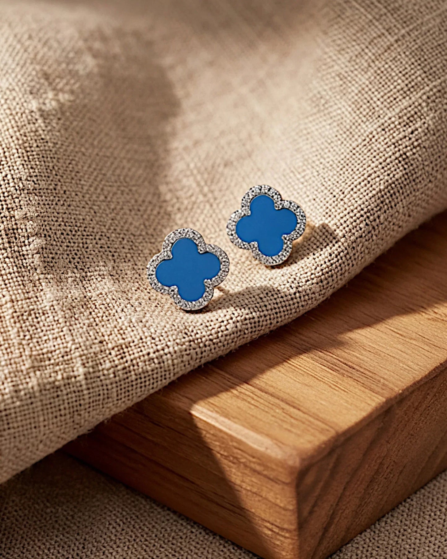 Schmuck Ohrringe "Clover" aus 925er in silbrigblau Farbe - TOLLzWOOD