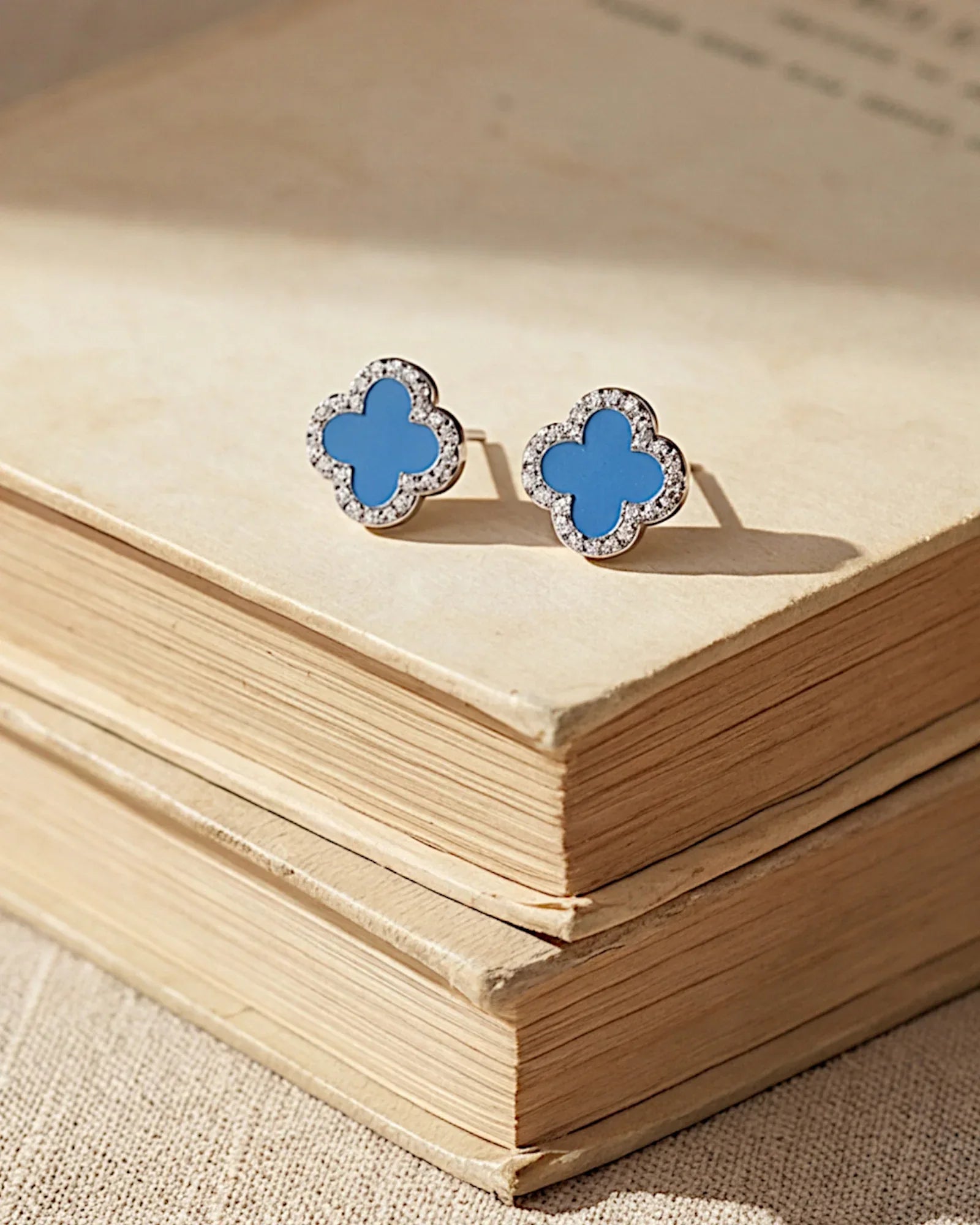 Schmuck Ohrringe "Clover" aus 925er in silbrigblau Farbe - TOLLzWOOD