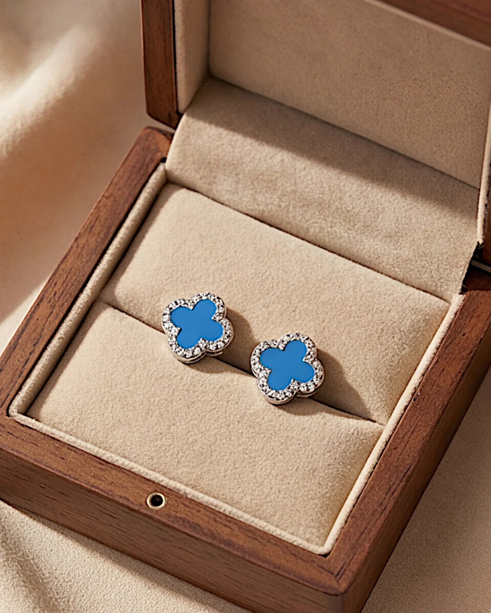 Schmuck Ohrringe "Clover" aus 925er in silbrigblau Farbe - TOLLzWOOD