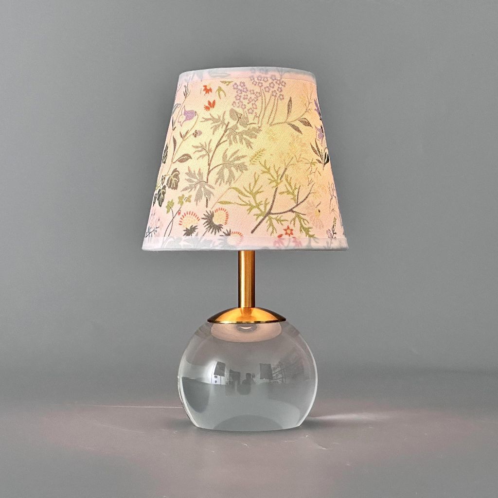 Table lamp with crystal base and fabric shade, gold-colored