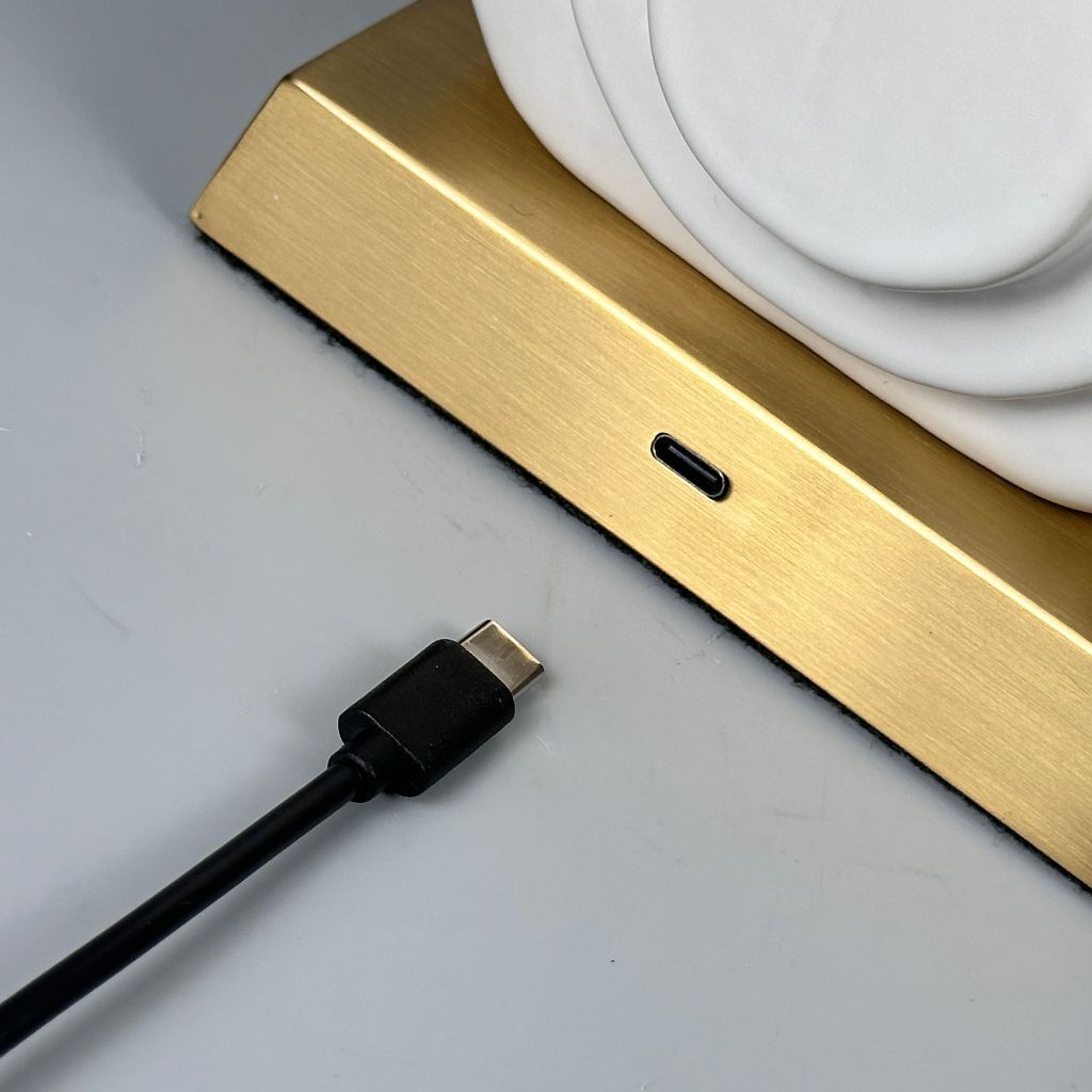 Tischlampe mit Stoffschirm und Akku, Gold