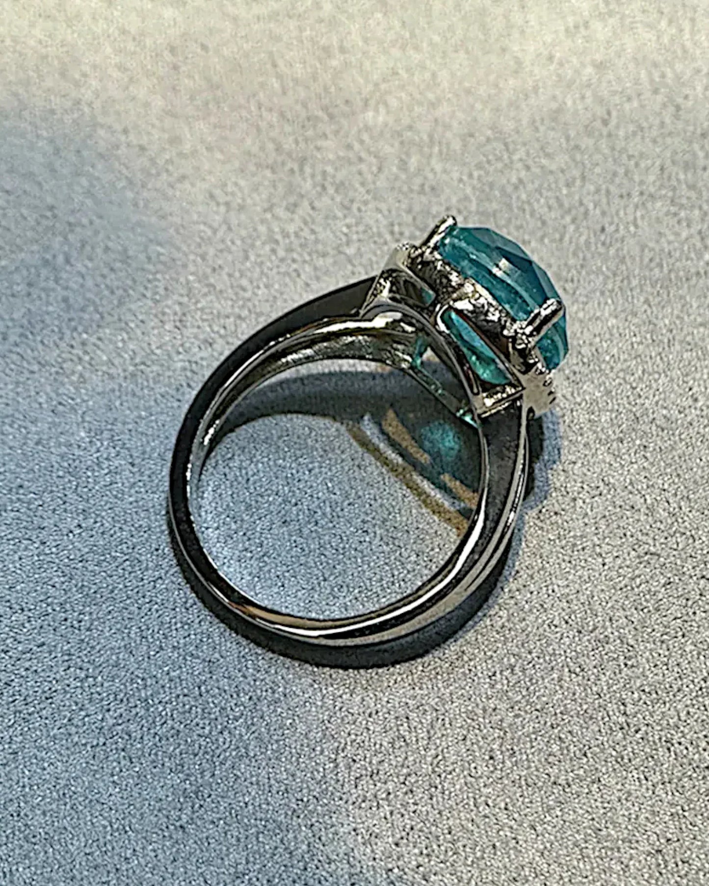 Ring aus 925er Silber mit blauem Zirkonia, Tropfenform - TOLLzWOOD