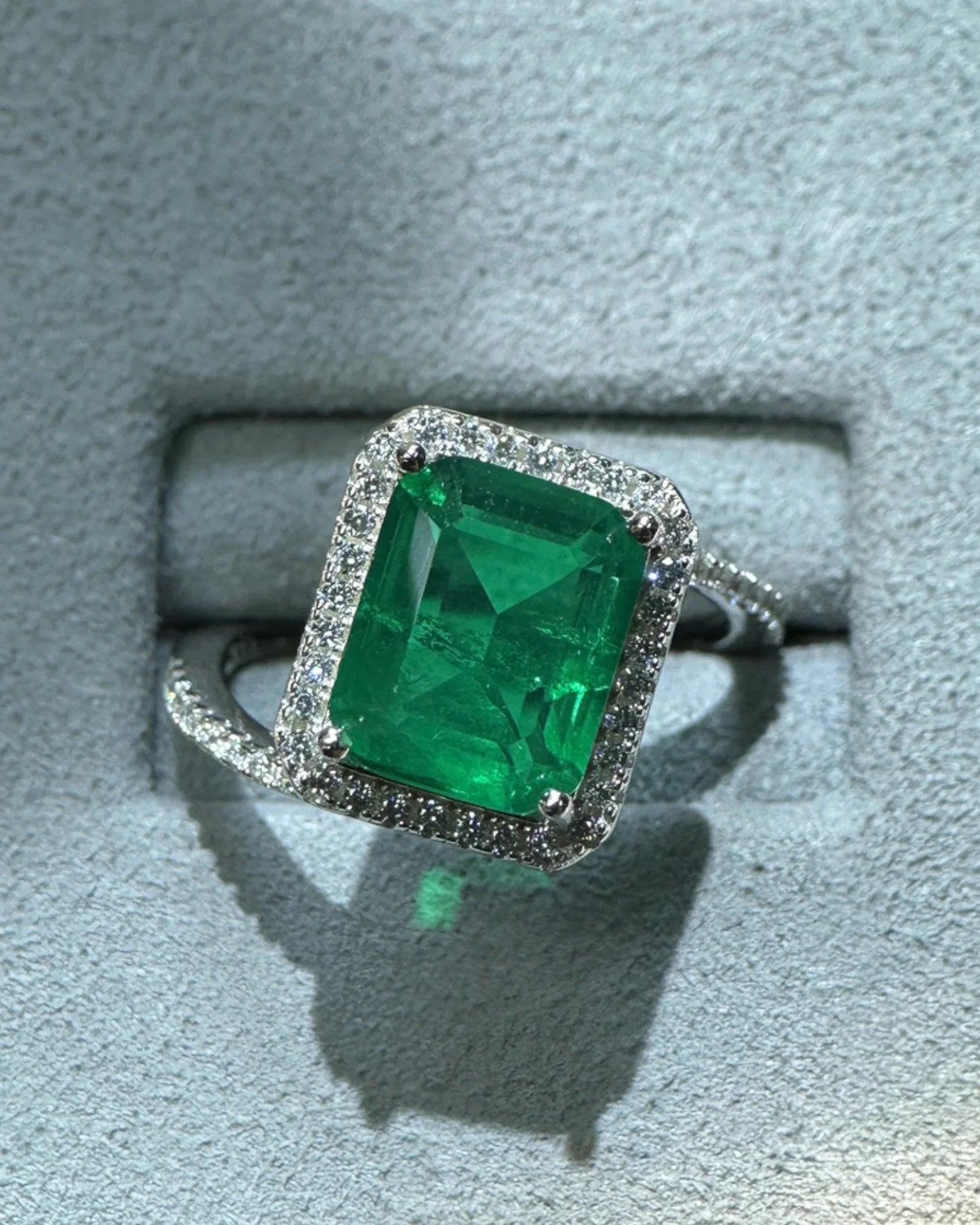 Ring aus 925er Silber mit grünem Zirkonia - TOLLzWOOD