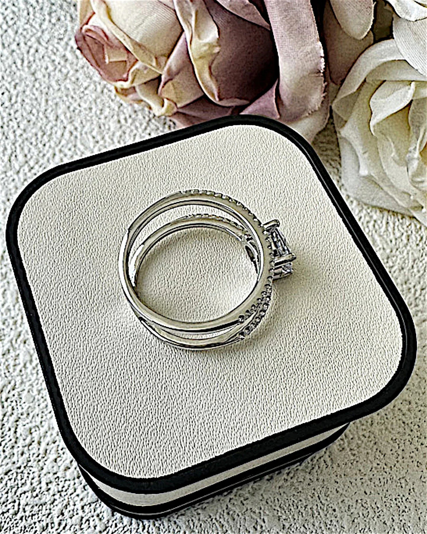 Ring aus 925er Sterlingsilber mit einem großen Zirkonia - TOLLzWOOD