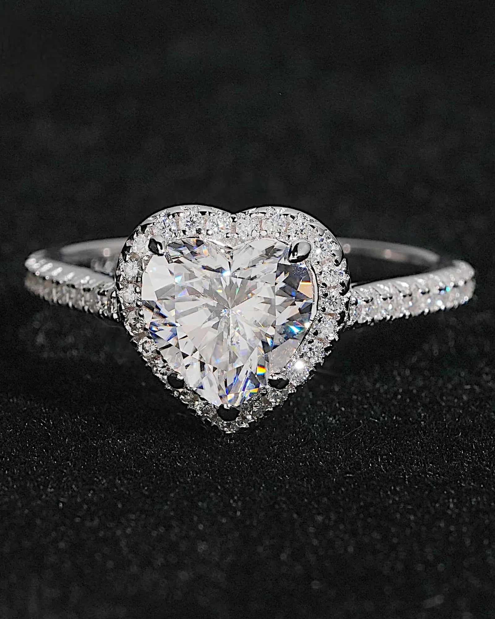 Ring aus 925er Sterlingsilber mit einem großen herzförmigen Zirkonia - TOLLzWOOD