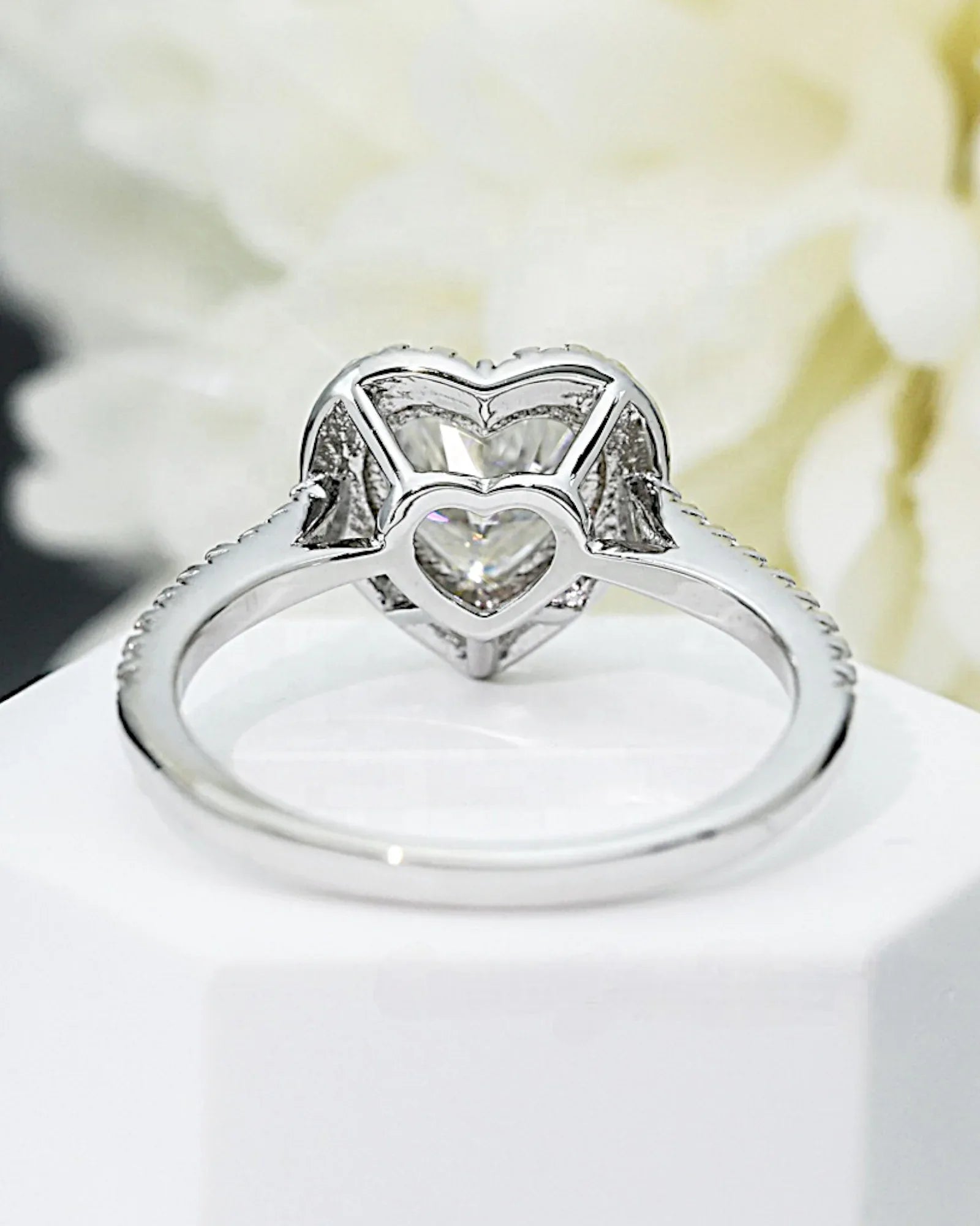 Ring aus 925er Sterlingsilber mit einem großen herzförmigen Zirkonia - TOLLzWOOD