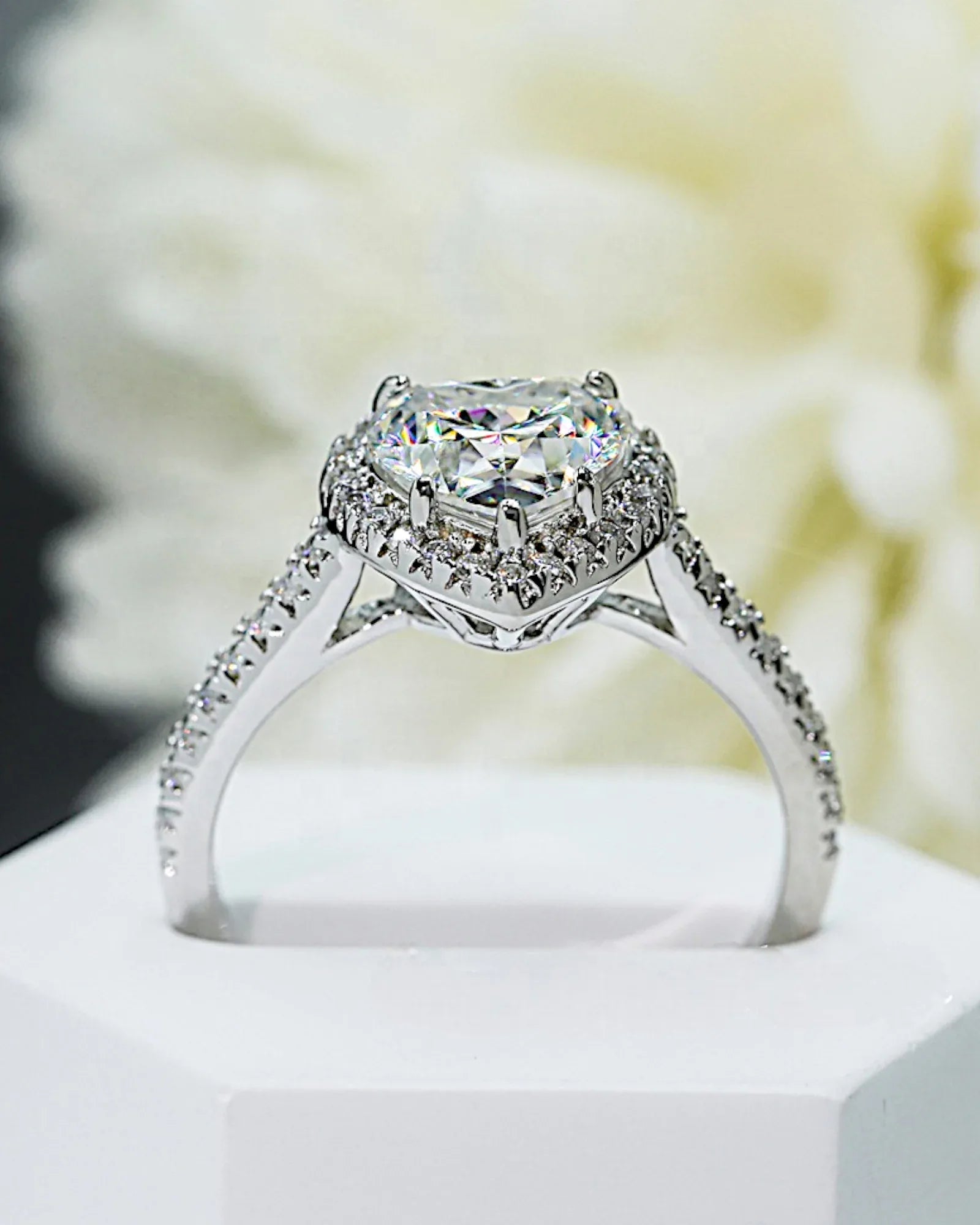 Ring aus 925er Sterlingsilber mit einem großen herzförmigen Zirkonia - TOLLzWOOD