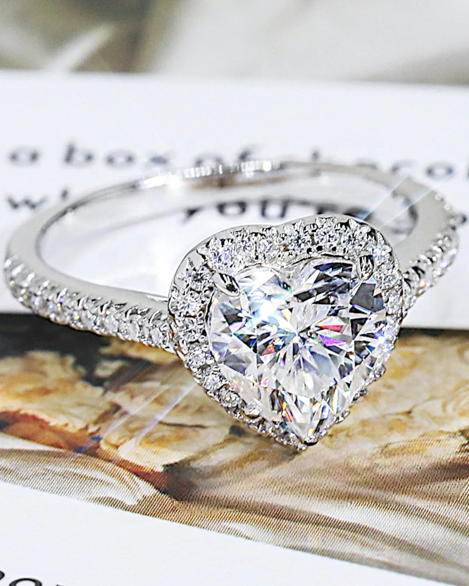 Ring aus 925er Sterlingsilber mit einem großen herzförmigen Zirkonia - TOLLzWOOD