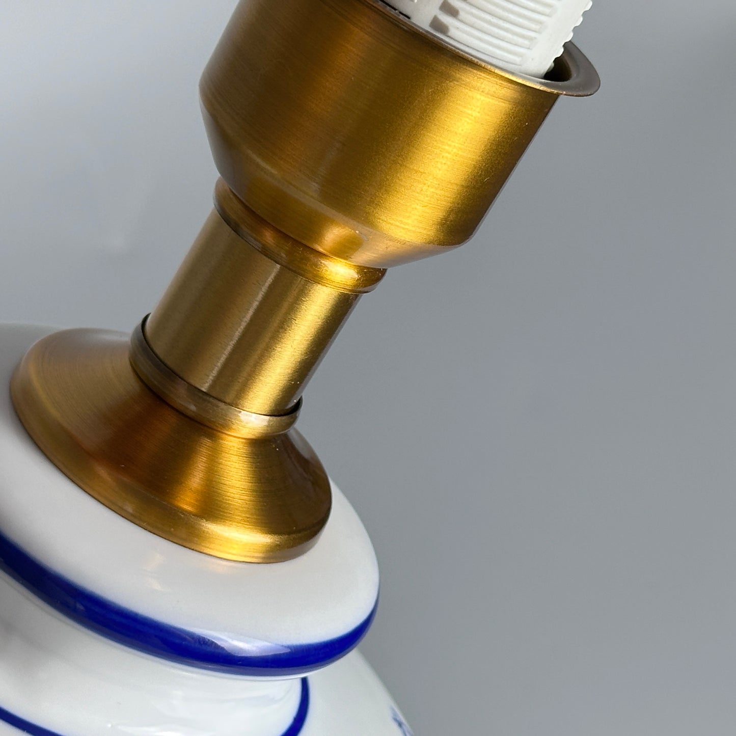 Ceramic table lamp with fabric shade, gold-colored