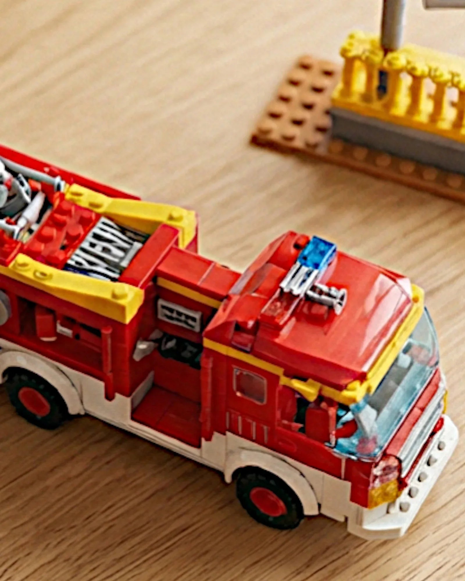 EC-Feuerwehrfahrzeug mit Drehleiter, 433 Teile - TOLLzWOOD
