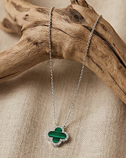 Halskette „Clover“ in silbergrüner Farbe - TOLLzWOOD