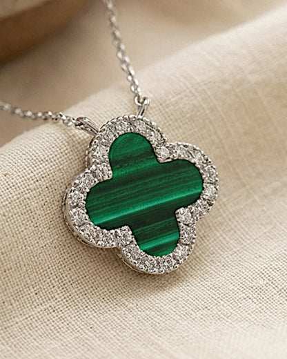 Halskette „Clover“ in silbergrüner Farbe - TOLLzWOOD