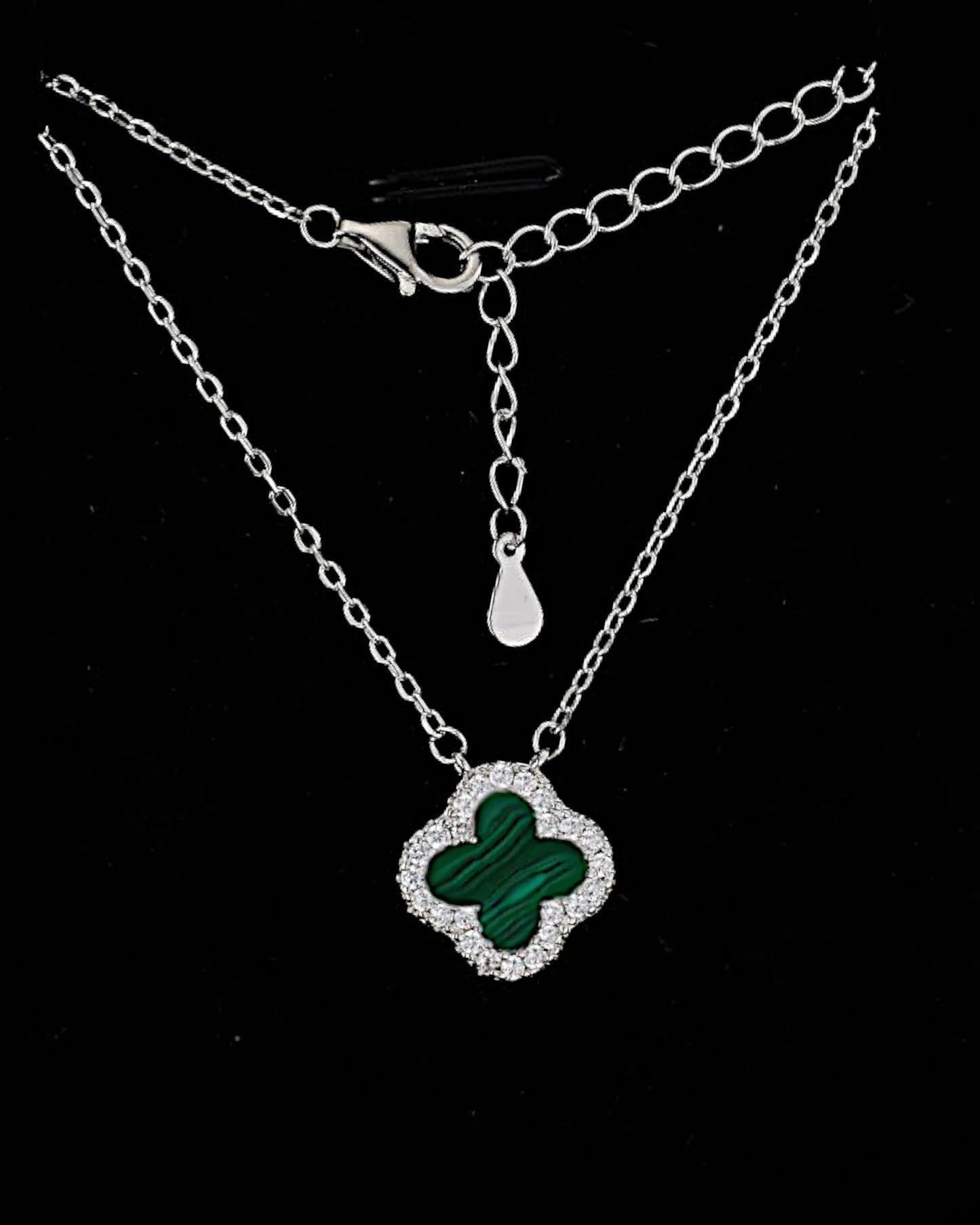 Halskette „Clover“ in silbergrüner Farbe - TOLLzWOOD