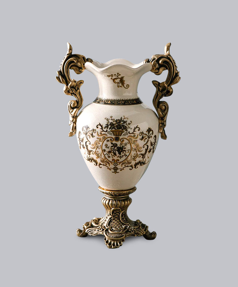 Keramikvase mit goldenem Muster