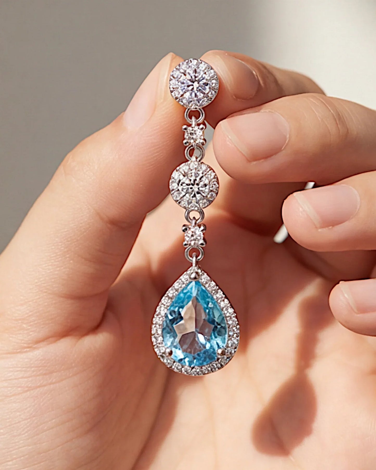 Ohrringe aus 925er Silber mit blauem Zirkonia, Tropfenform - TOLLzWOOD