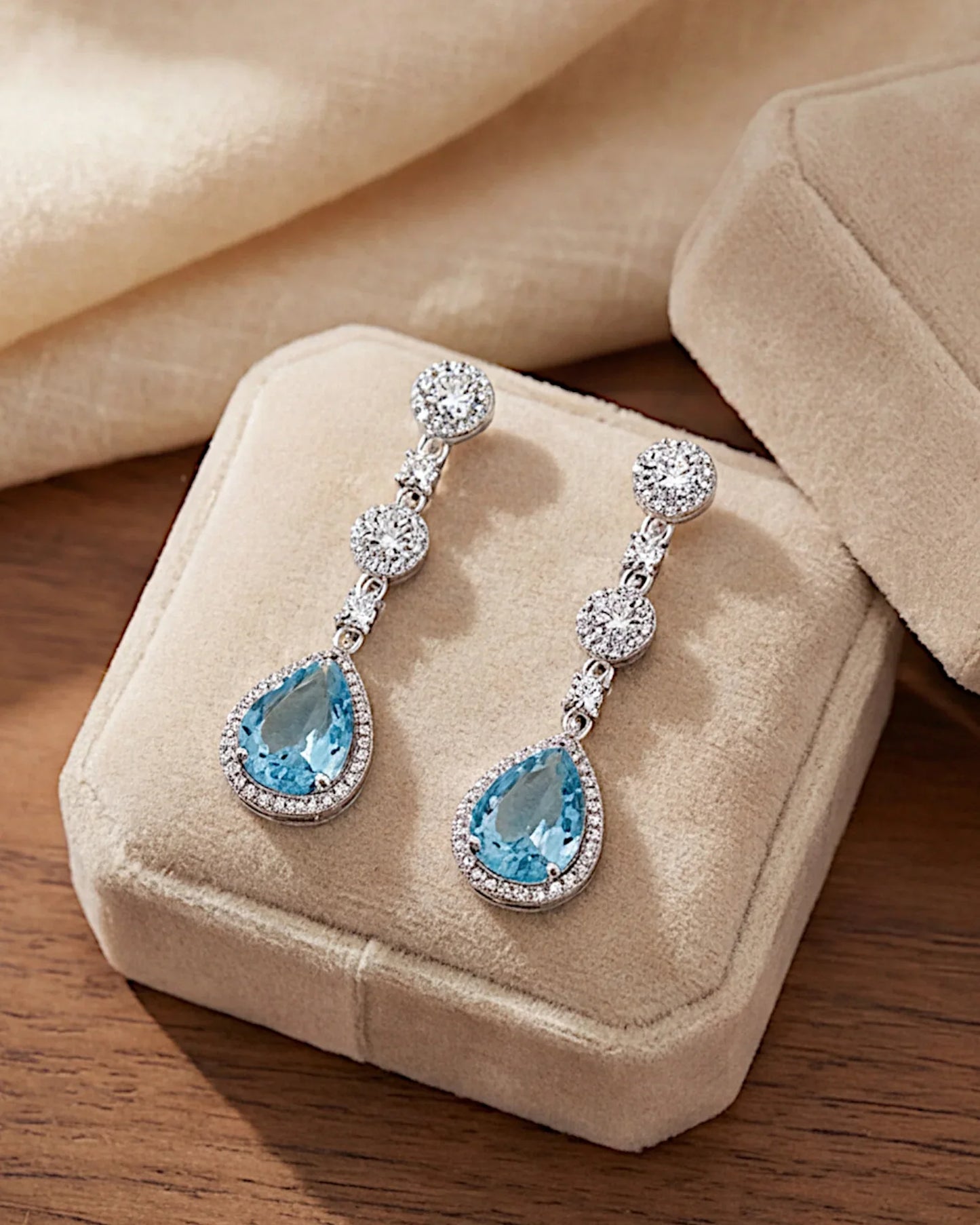 Ohrringe aus 925er Silber mit blauem Zirkonia, Tropfenform - TOLLzWOOD