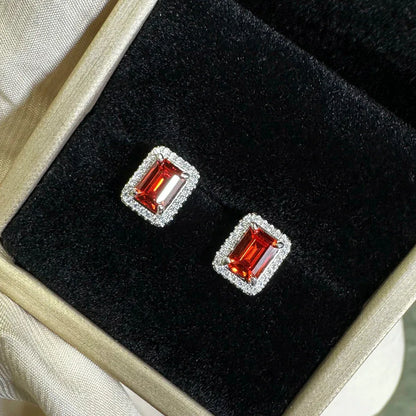 Ohrringe aus 925er Silber mit rotem Zirkonia - TOLLzWOOD