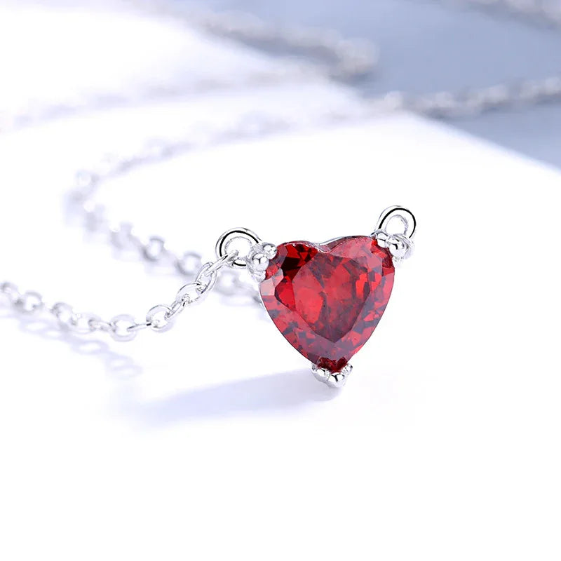 Halskette aus 925er Sterlingsilber mit runden, herzförmigen Zirkoniasteinen - TOLLzWOOD