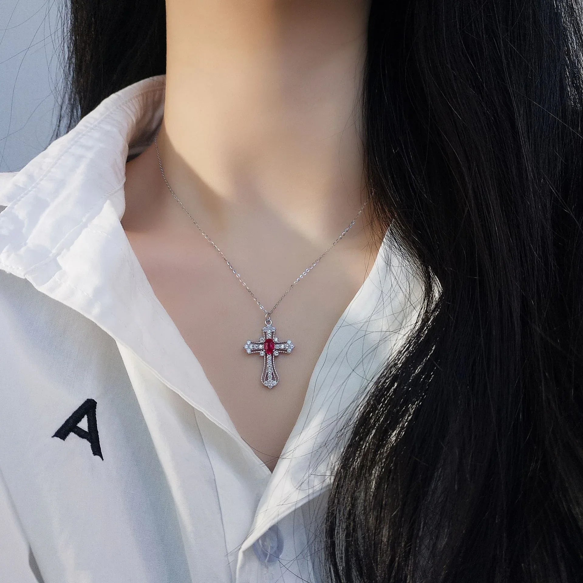 Kreuzkette aus 925er Sterlingsilber mit violettem Zirkonia - TOLLzWOOD