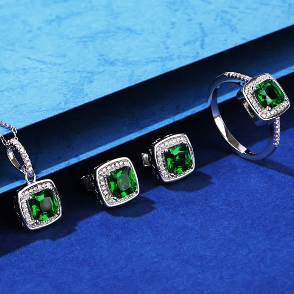 Necklace made of 925 sterling silver with green cubic zirconia