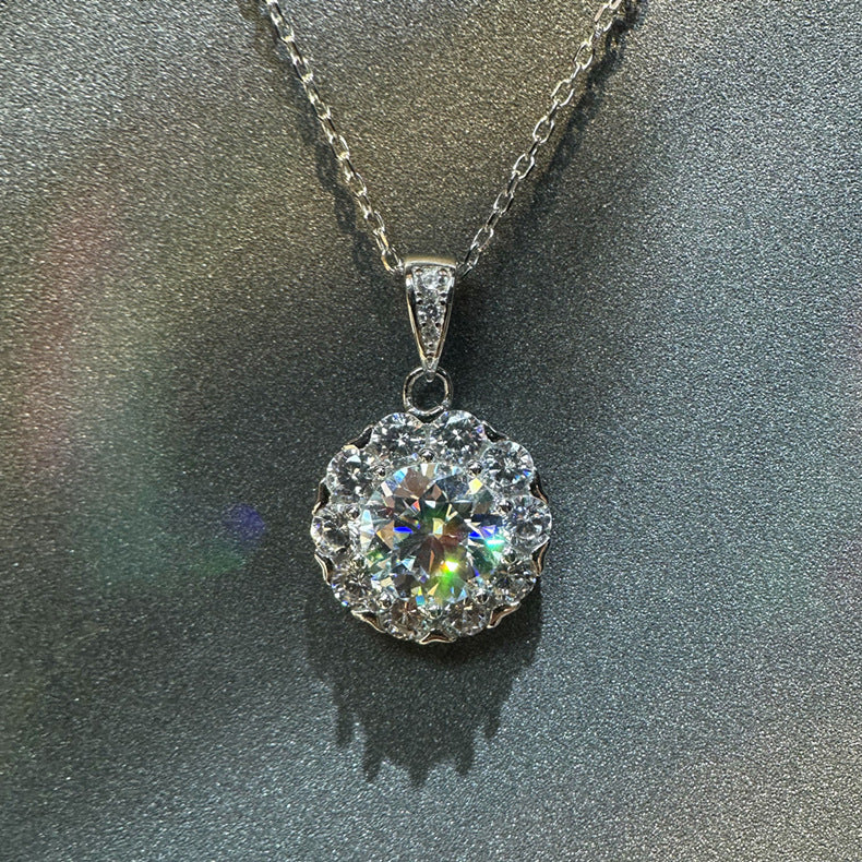 Round necklace made of 925 sterling silver with cubic zirconia