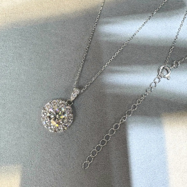 Round necklace made of 925 sterling silver with cubic zirconia