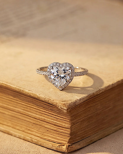 Ring aus 925er Sterlingsilber mit einem großen herzförmigen Zirkonia - TOLLzWOOD