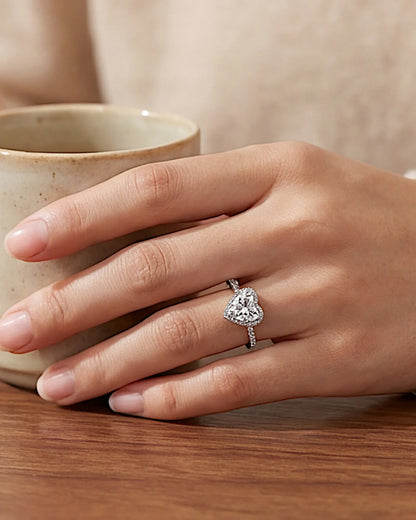 Ring aus 925er Sterlingsilber mit einem großen herzförmigen Zirkonia - TOLLzWOOD