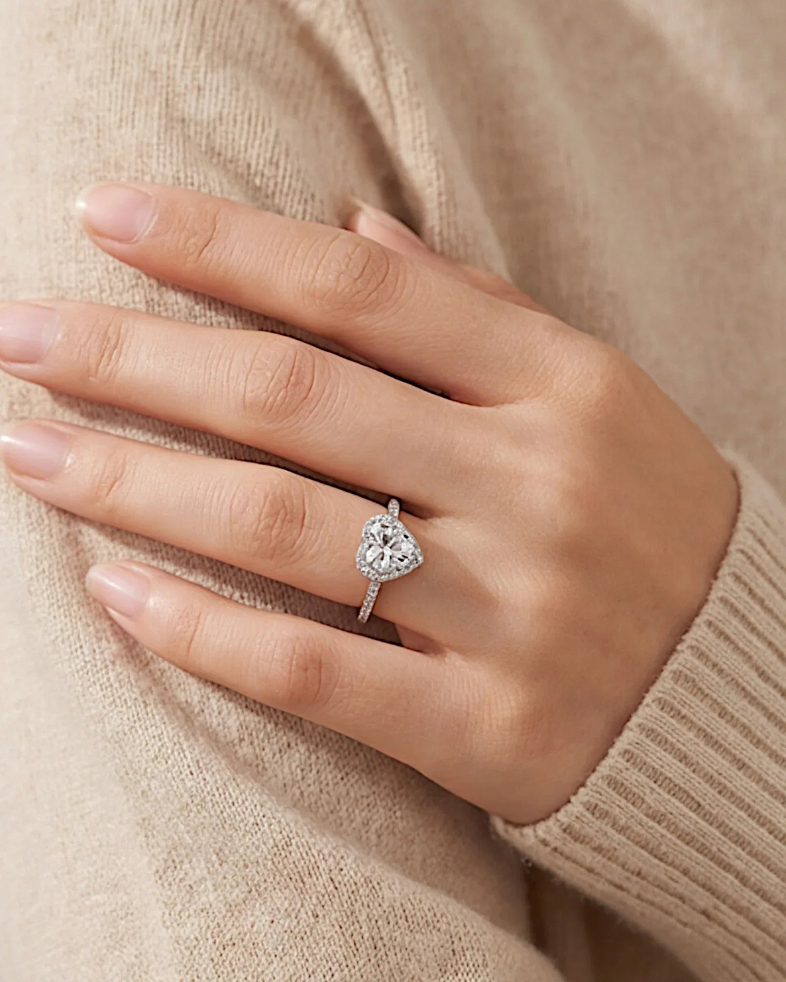 Ring aus 925er Sterlingsilber mit einem großen herzförmigen Zirkonia - TOLLzWOOD