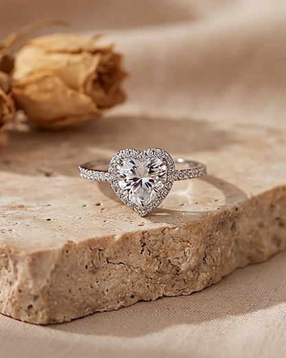 Ring aus 925er Sterlingsilber mit einem großen herzförmigen Zirkonia - TOLLzWOOD