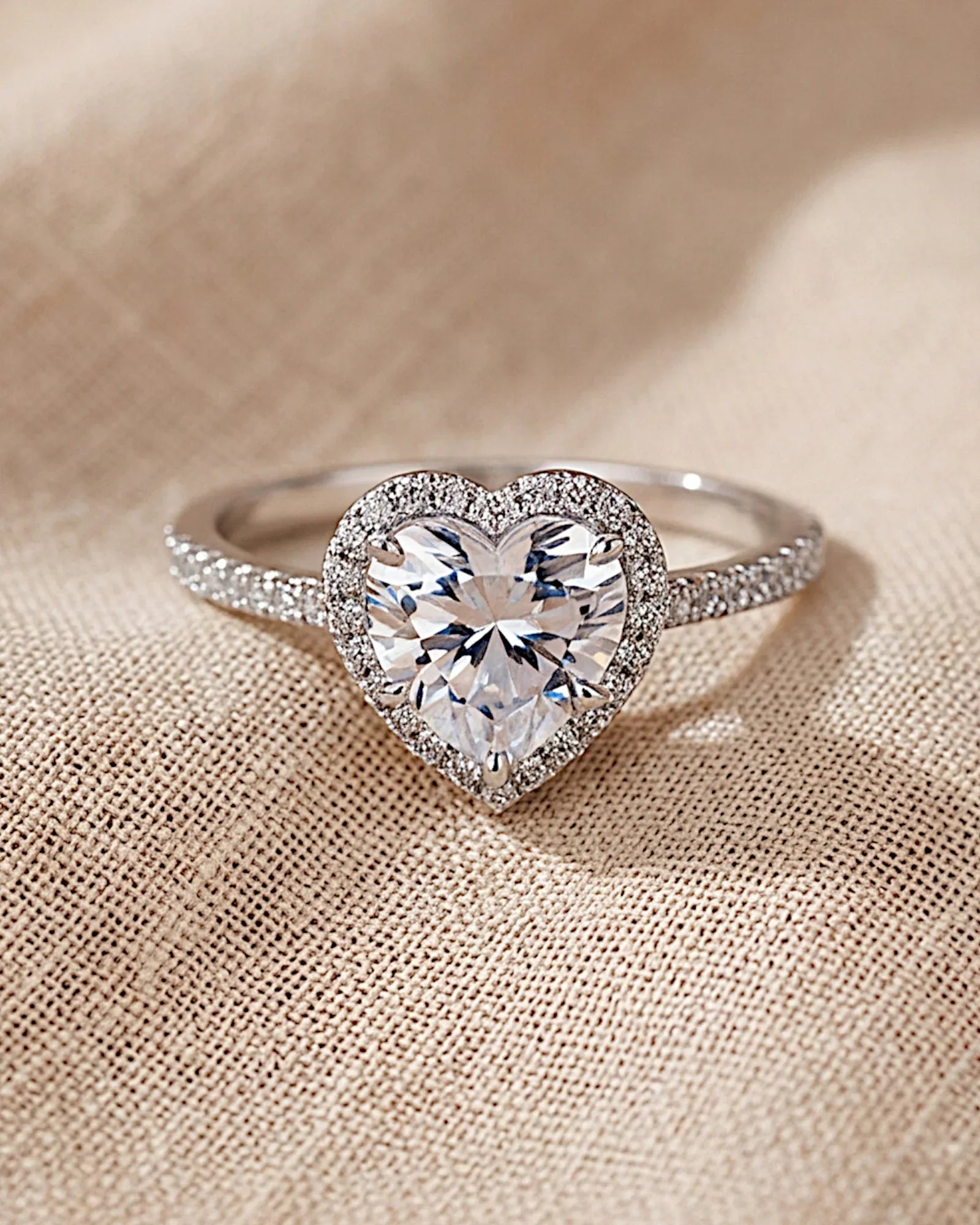 Ring aus 925er Sterlingsilber mit einem großen herzförmigen Zirkonia - TOLLzWOOD