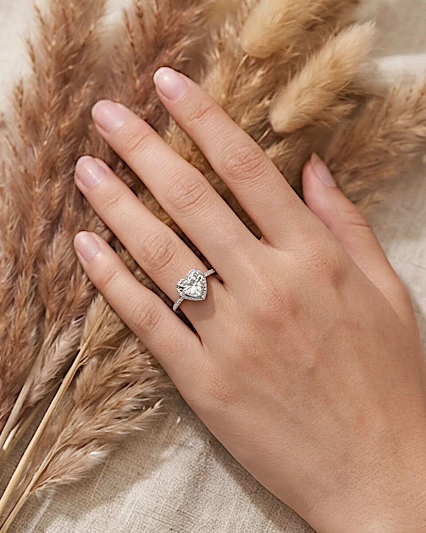 Ring aus 925er Sterlingsilber mit einem großen herzförmigen Zirkonia - TOLLzWOOD